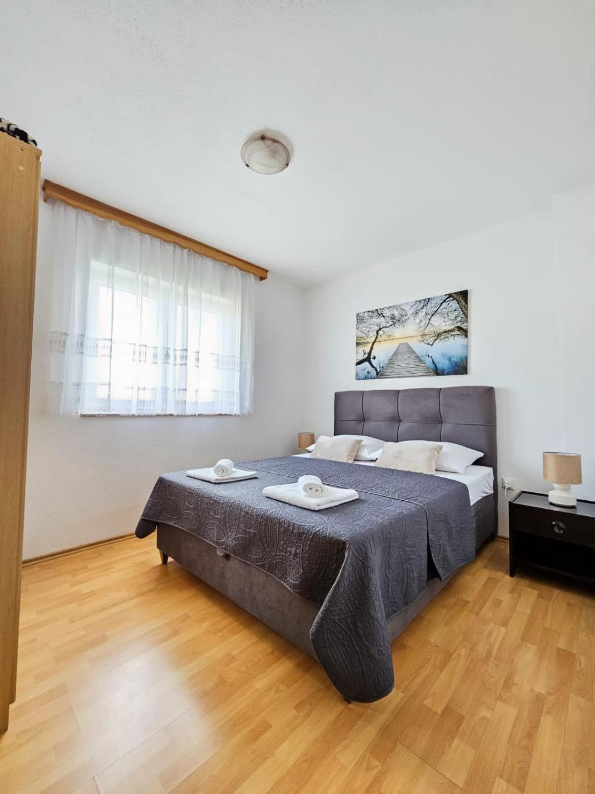 Apartments Karalic Ll 茨里克韦尼察 外观 照片