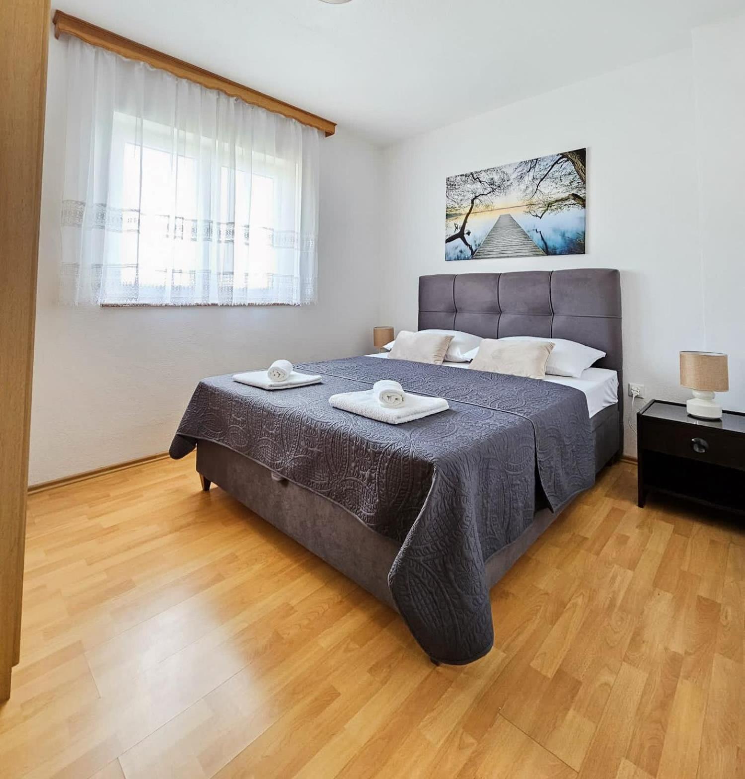 Apartments Karalic Ll 茨里克韦尼察 外观 照片